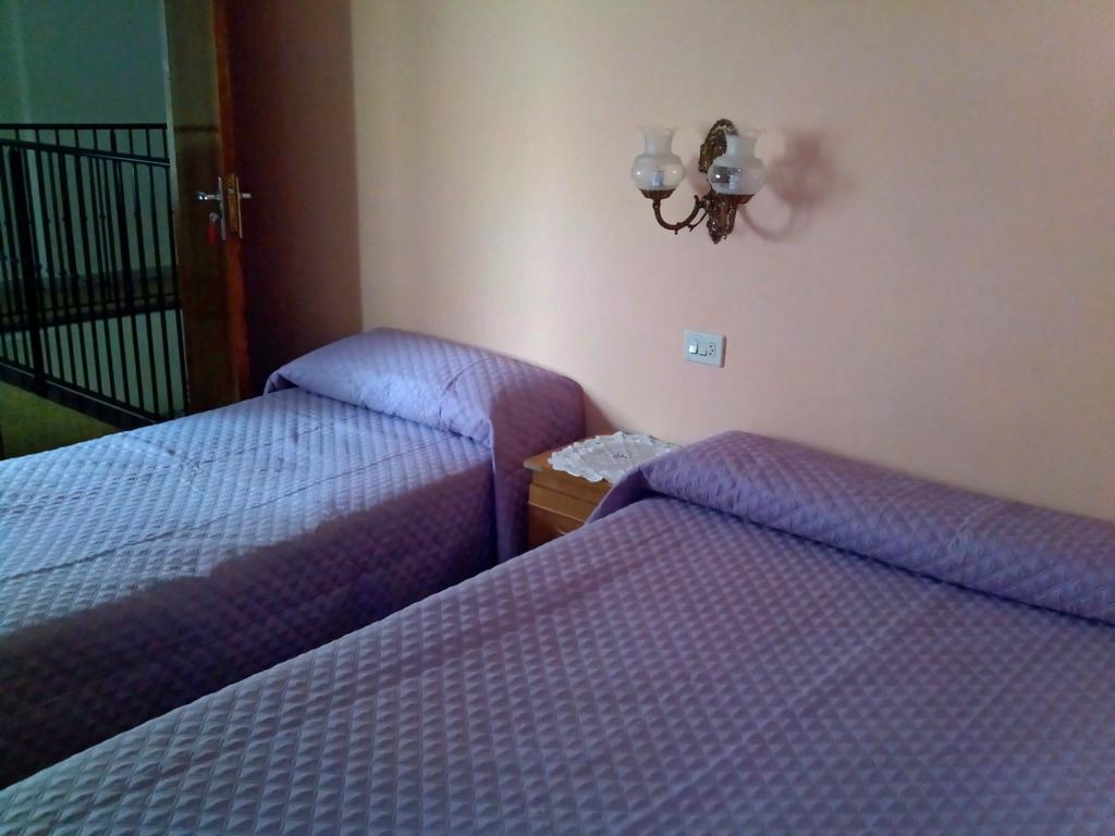 Pension Las Palmeras Lalín Quarto foto
