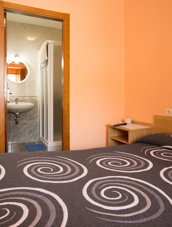 Pension Las Palmeras Lalín Quarto foto
